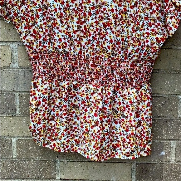 Woman’s Max Studio Blouse - Picture 4 of 9